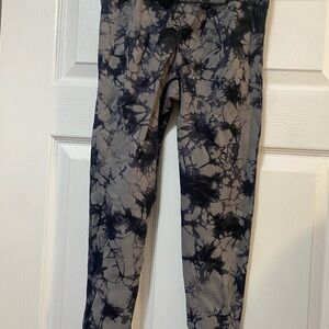 Stylish Woman’s Tie-Dye Leggings